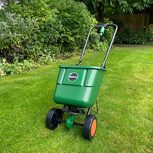 Miracle-Gro 121040 Rotary Lawn Spreader, 285.0 mm*606.0 mm*344.0 mm